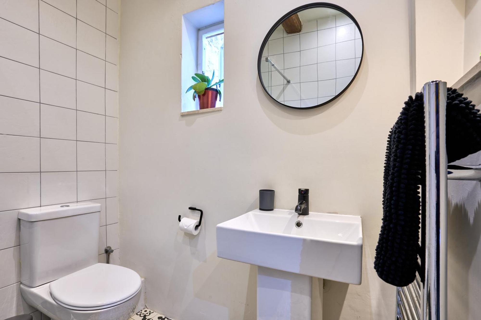 Apartment 12 -16 , Pacifiku Scicluna
