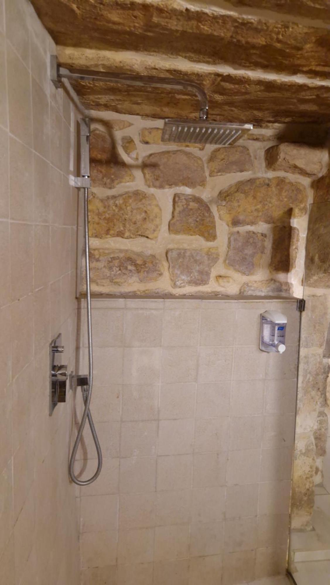 Apartment 12 -16 , Pacifiku Scicluna